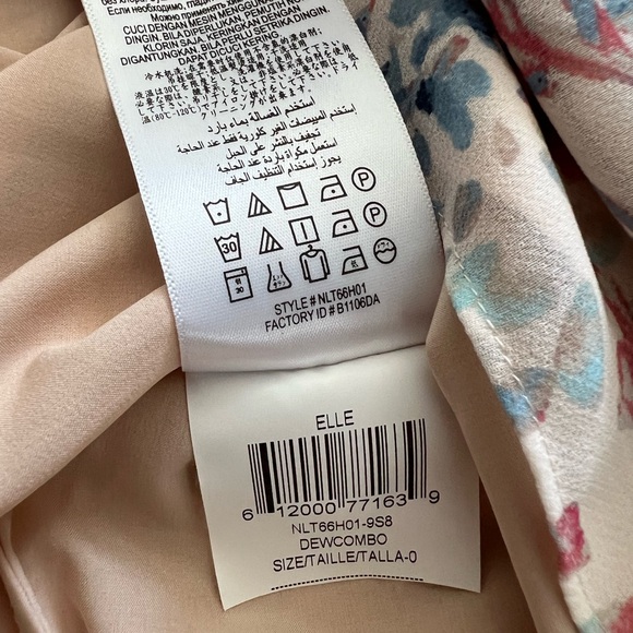 NEW BCBGMaxAzria “Elle” DewCombo Strapless Maxi Gown
Size 0 - Picture 15 of 15